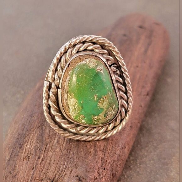 Old Pawn Navajo Organic Green Freeform Shaped Bezel Set Turquoise Ring Band - Picture 2 of 8